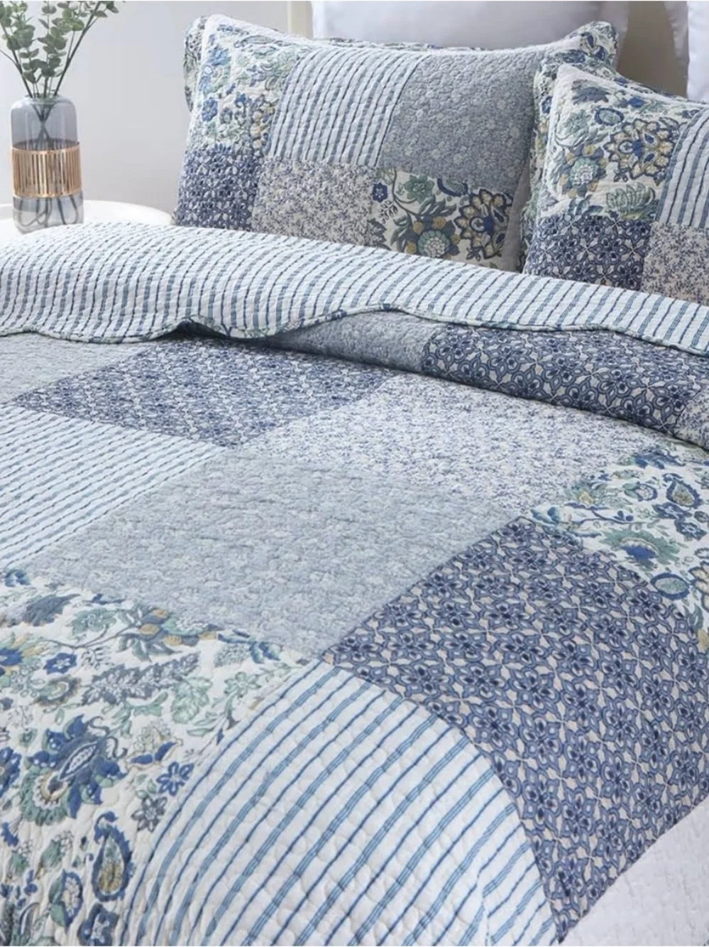 Blue Floral Patchwork Quilt Set - Camandy